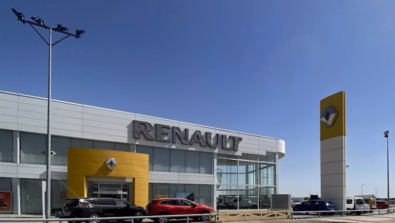¿Cómo puedo comunicarme con Renault?