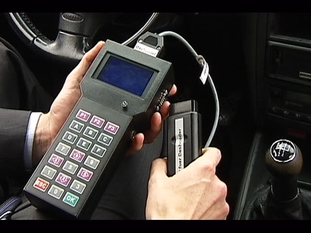 ¿Cómo puedo reducir el kilometraje de un auto?