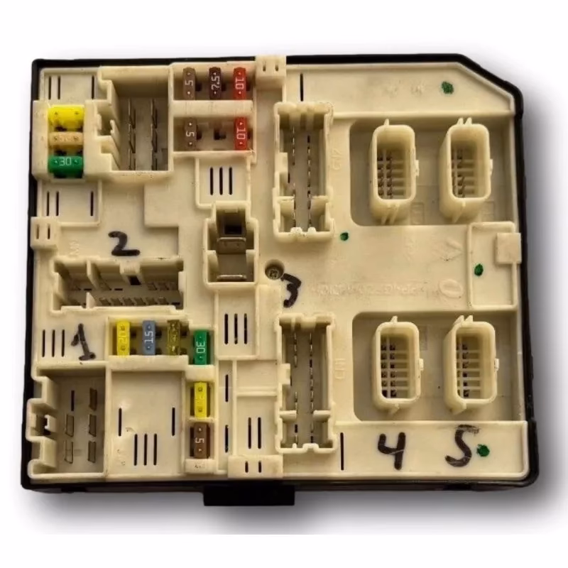 ¿Cómo puedo saber cuál es mi caja de fusibles?