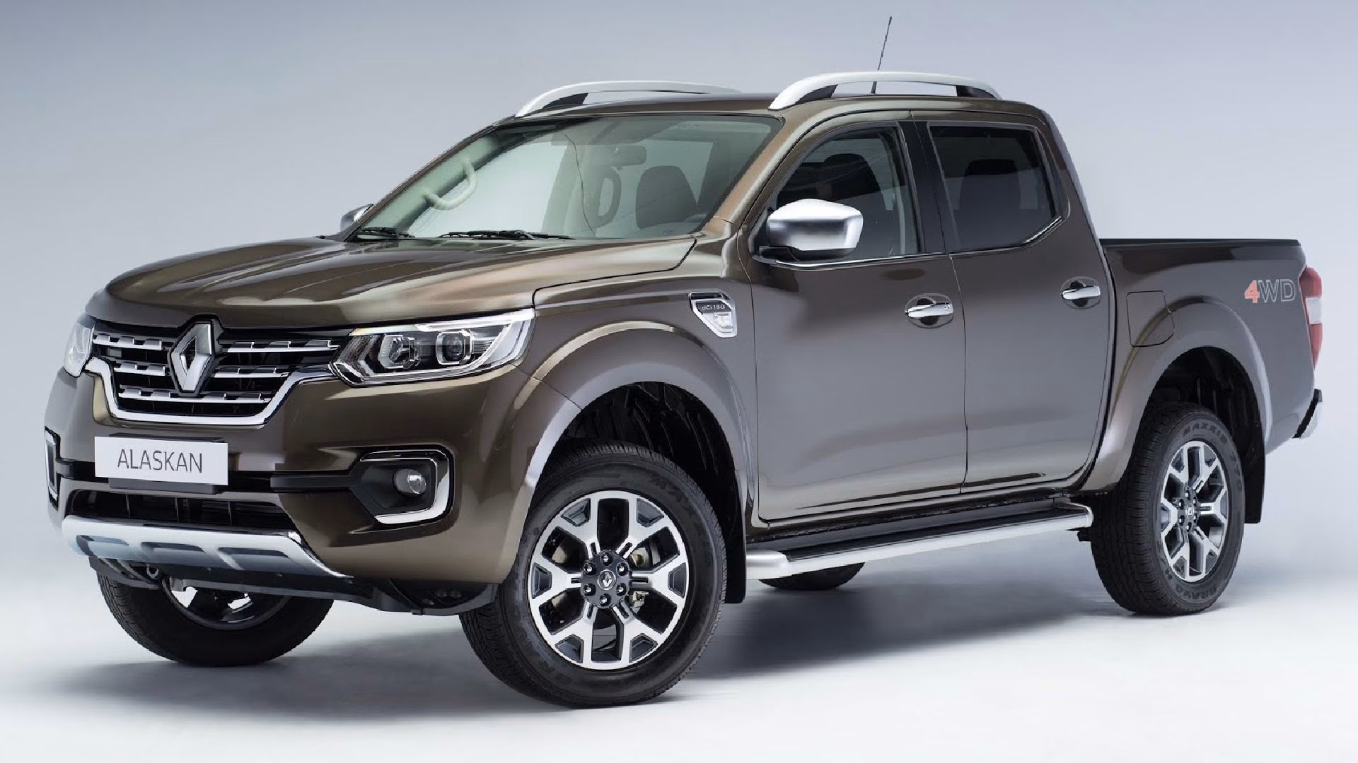 ¿Qué motor tiene Alaska?