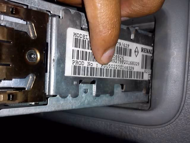 ¿Cómo obtengo el código de radio para mi Renault Clio?