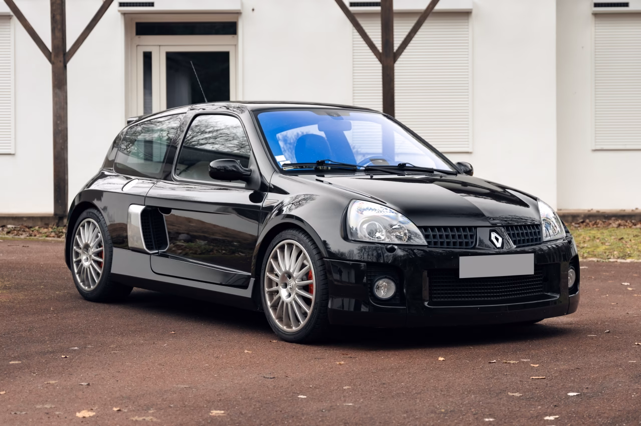 ¿Qué motor trae el Renault Clio año 2000?