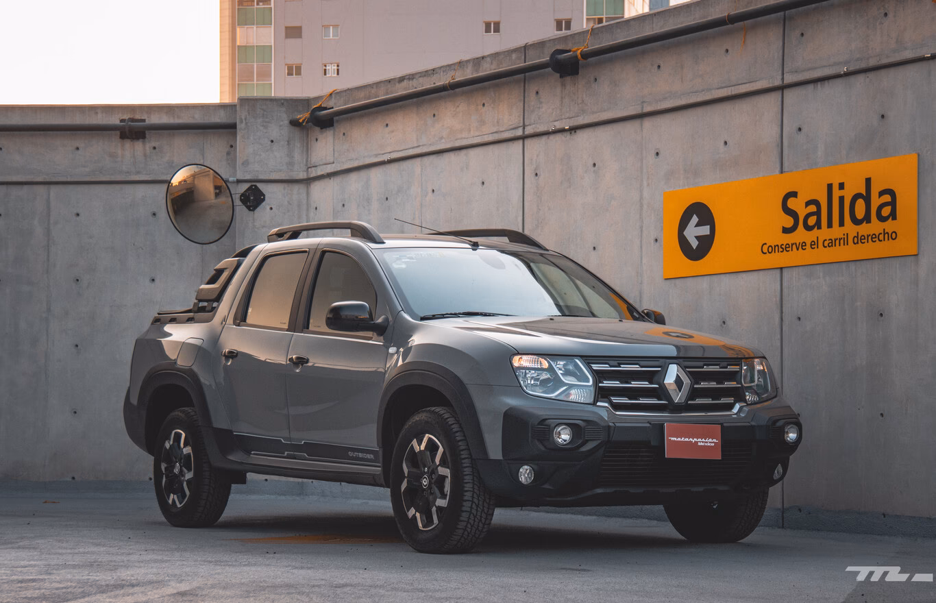 ¿Qué camioneta compite con la Oroch?