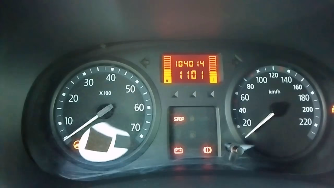 ¿Cómo poner reversa en el Clio?