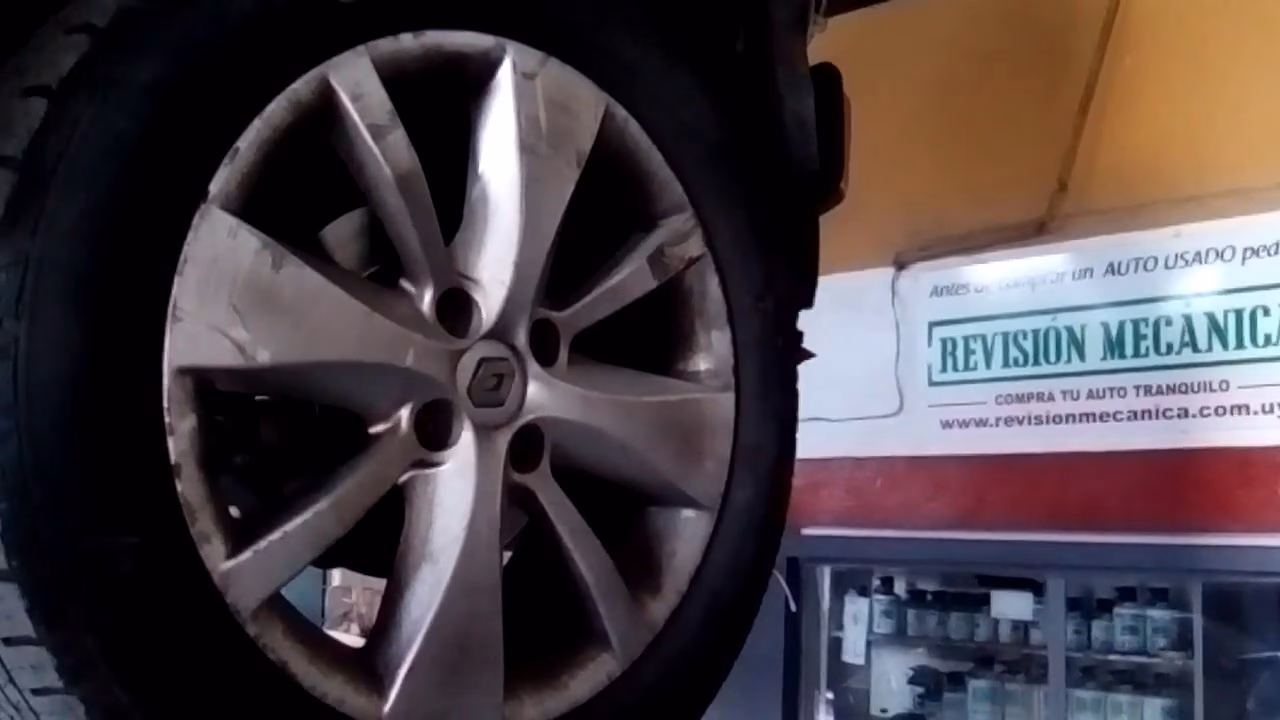 ¿El Dacia Sandero tiene tuerca de rueda antirrobo?