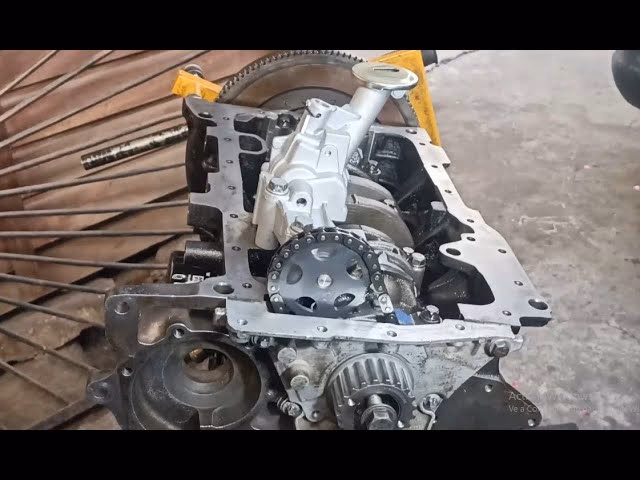 ¿Quién activa la bomba de aceite?