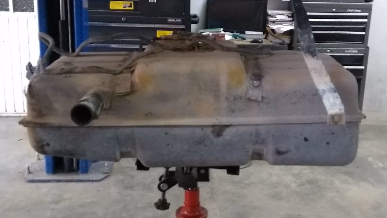 ¿Cómo destapar el tanque de gasolina?