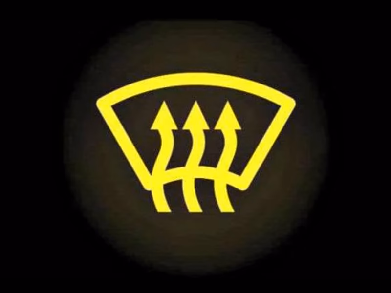 ¿Cómo desempañar el cristal del coche rápidamente?