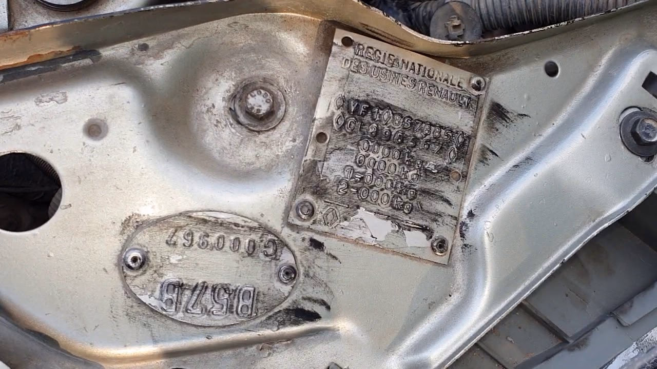 ¿Dónde está el número de bastidor de un Renault Clio?