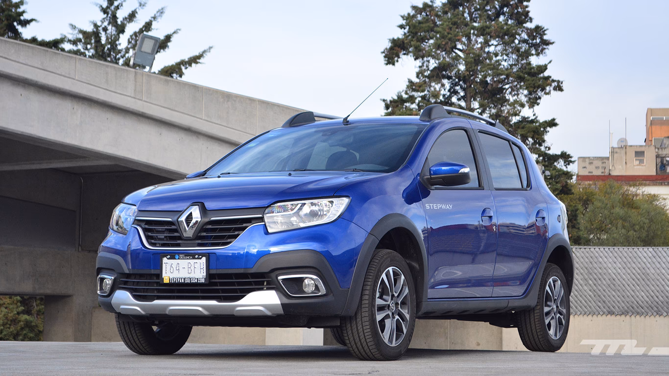 ¿Cuántos kilómetros por galón rinde un Dacia Sandero Stepway 1.0 TCE?