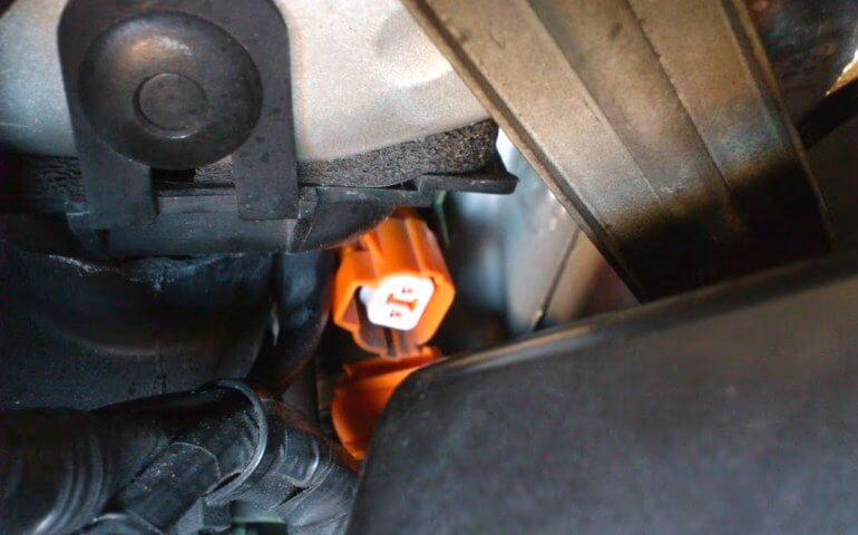 ¿Dónde está ubicado el sensor de velocidad?