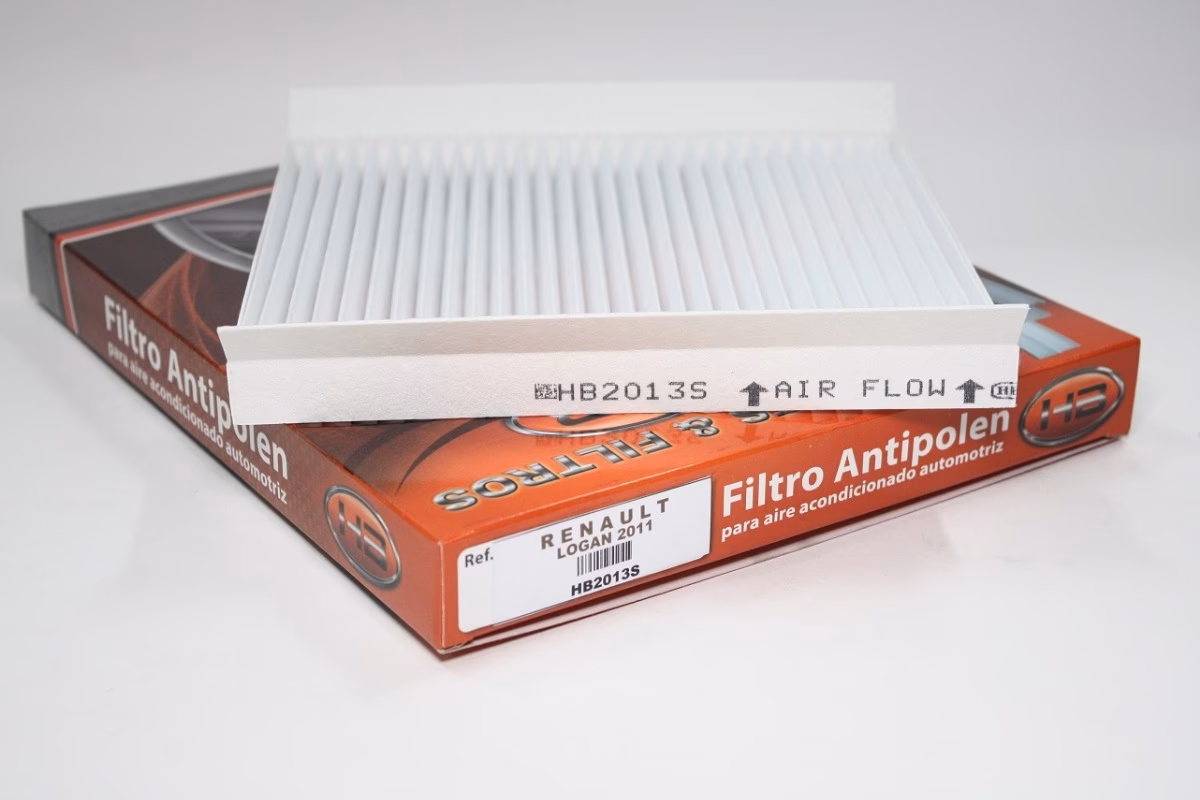 ¿Dónde se encuentra el filtro del aire acondicionado?