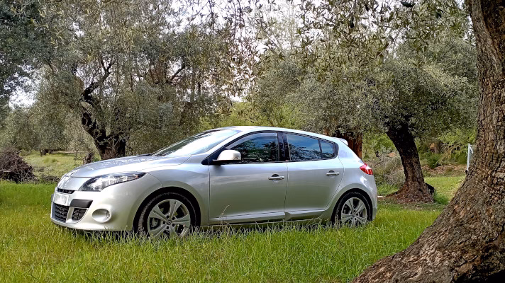 ¿Cuánto consume un Renault Laguna?