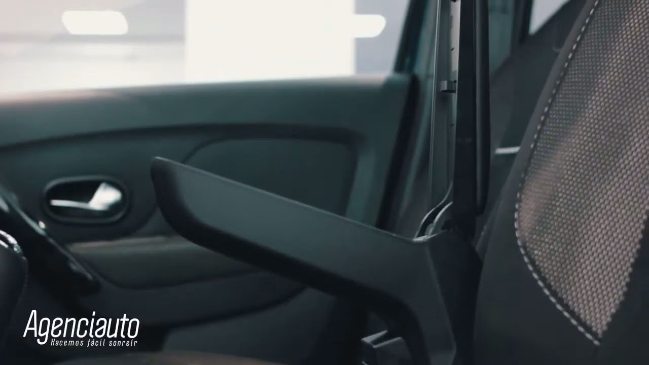 ¿Qué hay detrás de la guantera del carro?