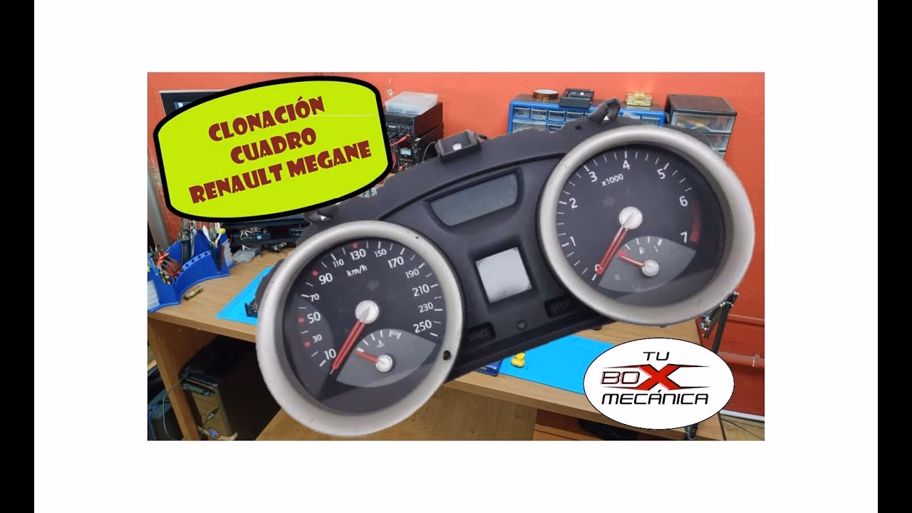 ¿Cómo enciendo la radio de mi Renault Megane?