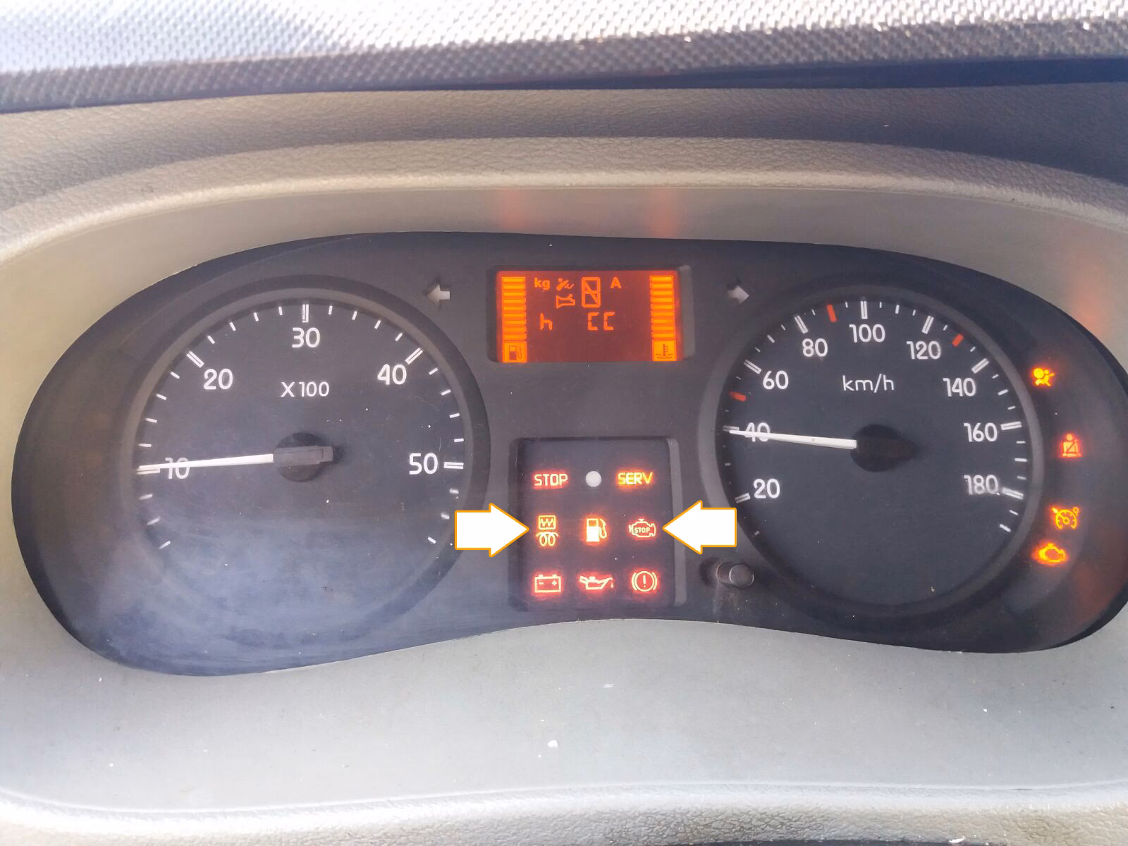 ¿Qué significa stop en el tablero de Renault Master?