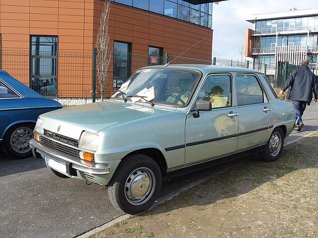 ¿Cuántos caballos tenía el Renault 7?
