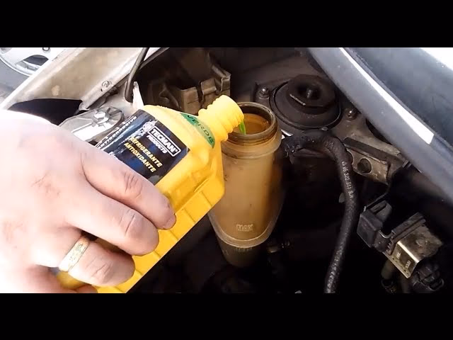 ¿Cómo se revisa el nivel de líquido de frenos?